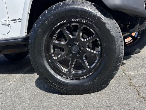 Used 2017 Jeep Wrangler Unlimited Sahara image 24