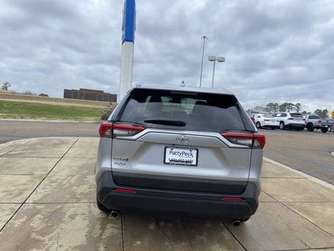 Used 2024 Toyota RAV4 LE image 9