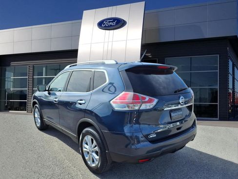 Used 2015 Nissan Rogue SV w/ SV Premium Package image 3