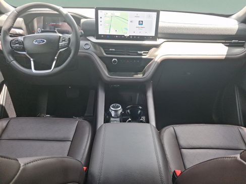 Used 2026 Ford Explorer Platinum RWD image 11