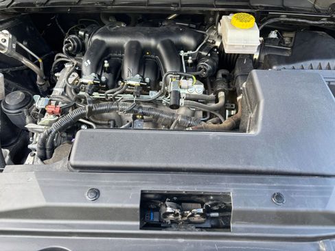 Used 2025 Nissan Pathfinder SV AWD/4WD image 35