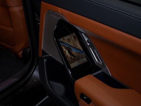 Used 2025 BMW i7 eDrive50 w/ Premium Package image 37