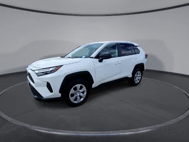 Used 2025 Toyota RAV4 LE AWD/4WD image 4