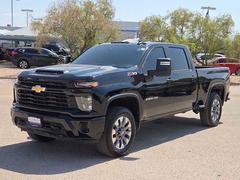 Used 2026 Chevrolet Silverado 2500 Custom w/ Custom Value Package AWD/4WD image 4