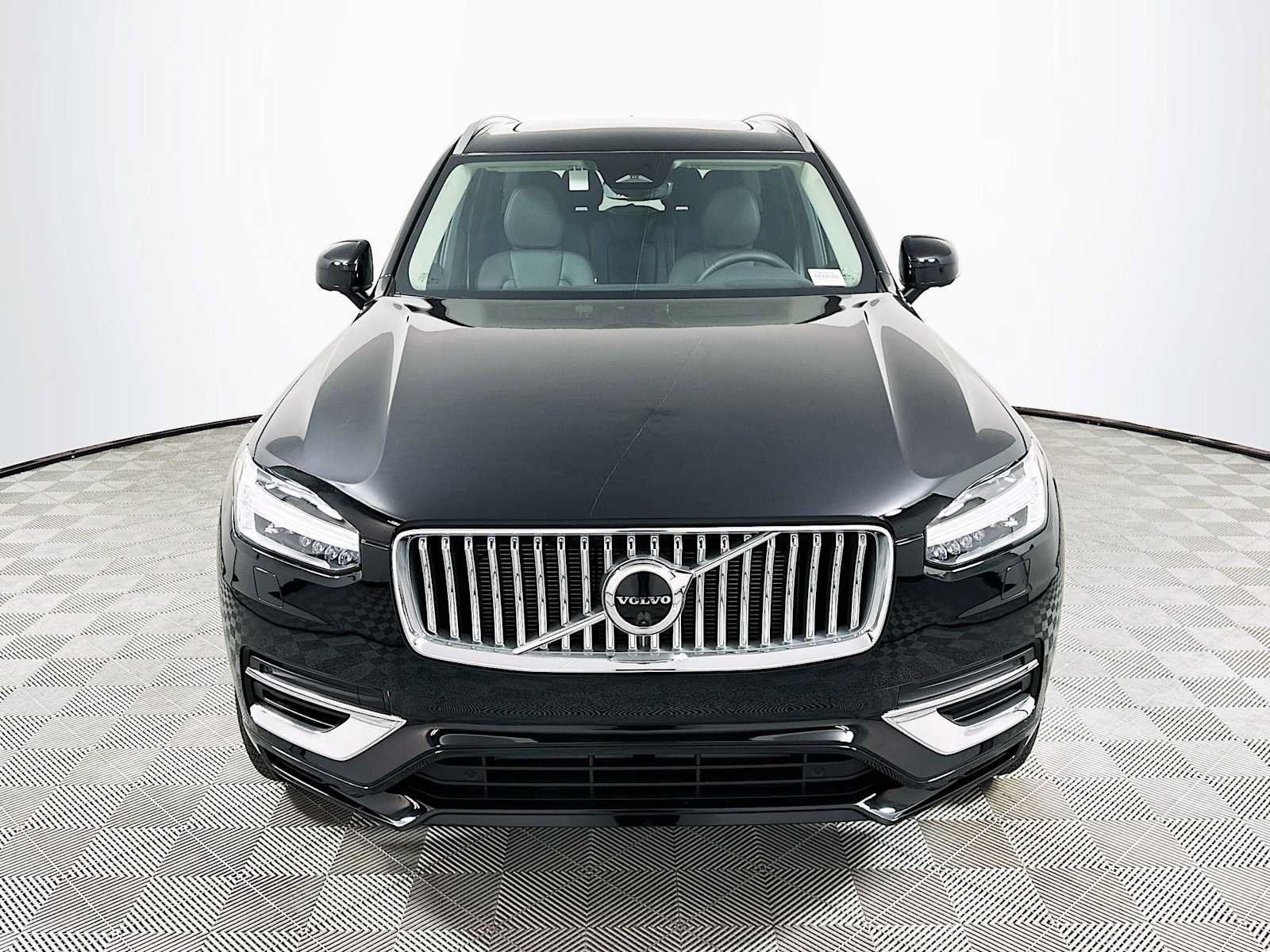 Certified 2025 Volvo XC90 T8 Plus w/ Protection Package Premier AWD/4WD image 2