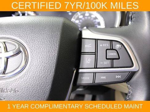 Used 2023 Toyota Highlander XLE FWD image 22