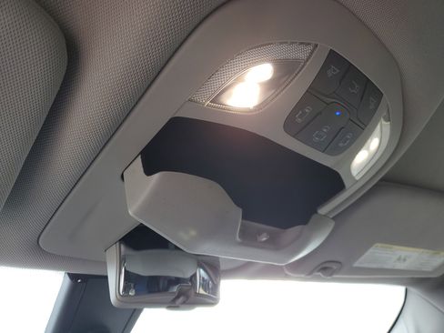 Used 2018 Chrysler Pacifica Touring-L w/ Premium Audio Group image 31