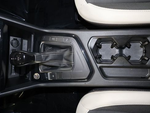 Used 2025 Volkswagen Taos SE image 14