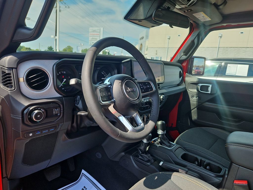 Used 2025 Jeep Wrangler Unlimited Sahara w/ Safety Group AWD/4WD image 17