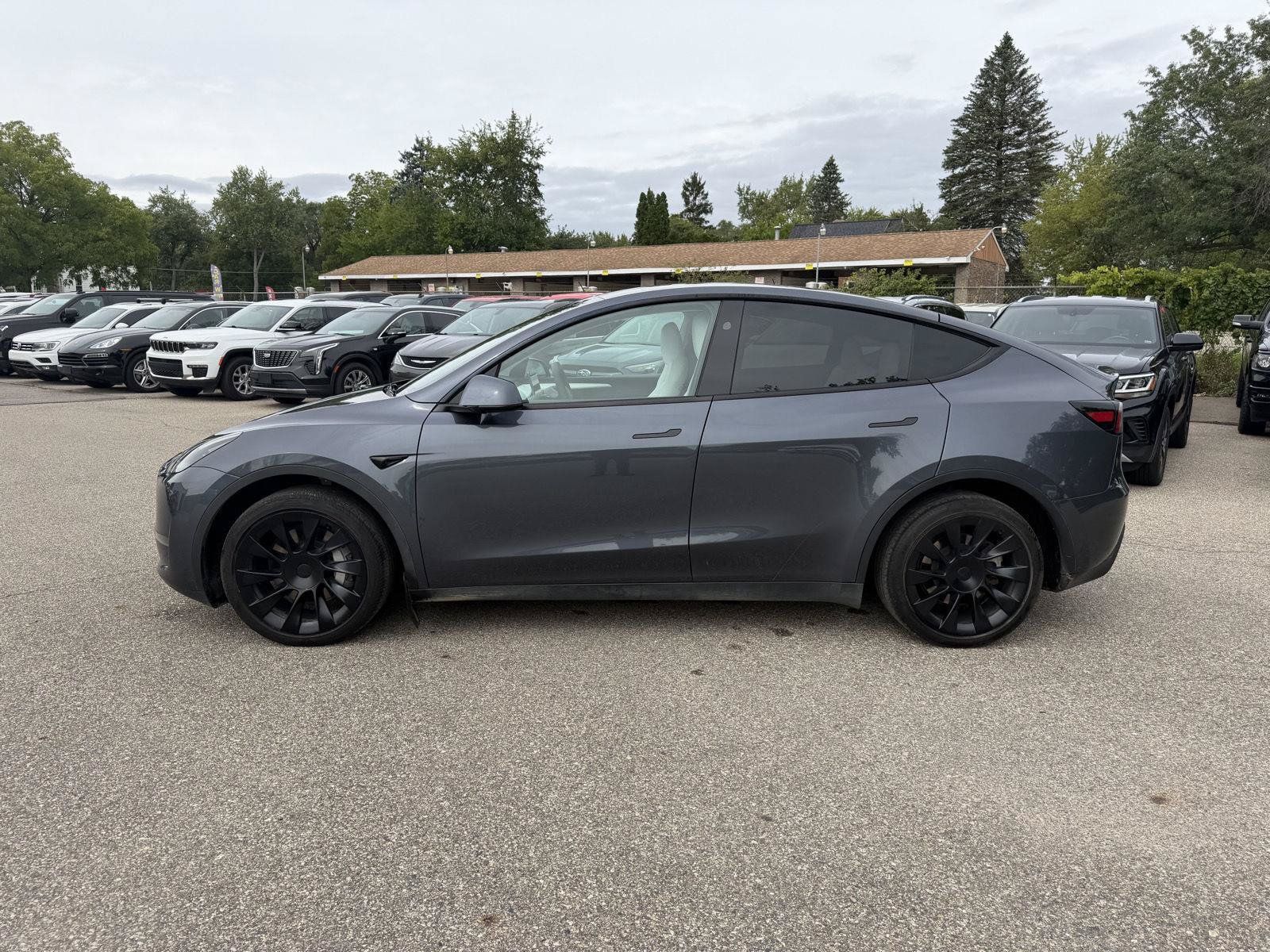 Used 2023 Tesla Model Y Long Range AWD/4WD image 4