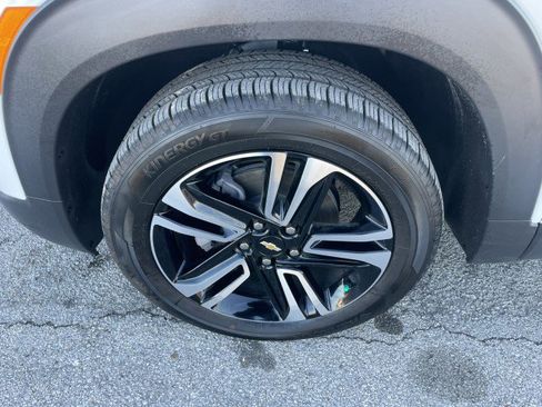 Used 2025 Chevrolet TrailBlazer LT w/ LT Cold Weather Package image 15