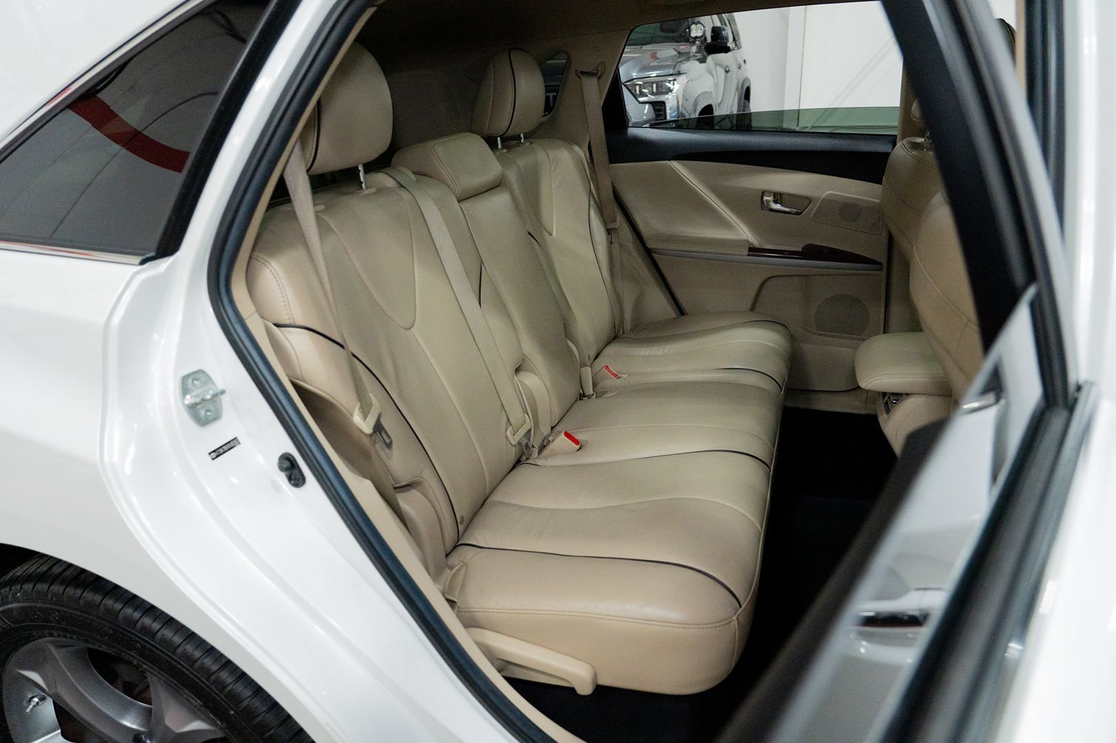Used 2011 Toyota Venza AWD w/ Premium Pkg #2 image 28