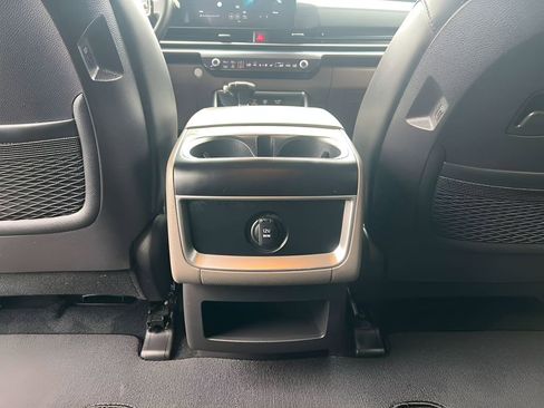 Used 2025 Kia Carnival FWD image 22