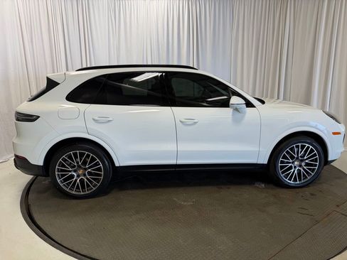 Used 2023 Porsche Cayenne Platinum Edition AWD/4WD image 33