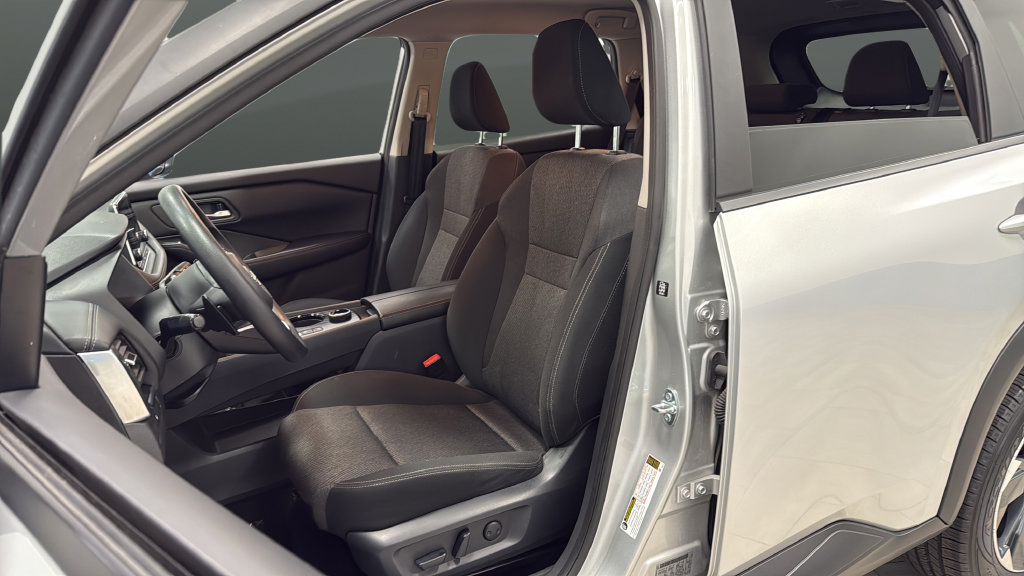 Used 2024 Nissan Rogue SV AWD/4WD image 9