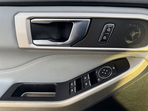 Used 2022 Ford Explorer XLT w/ Equipment Group 202A image 20