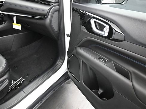 New 2026 Jeep Compass Latitude image 23