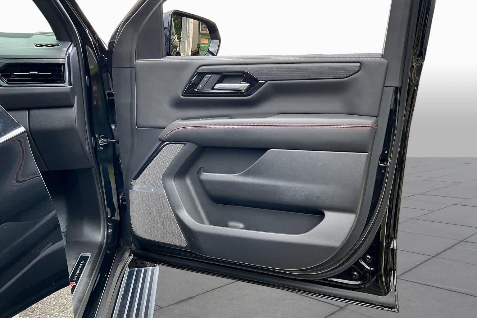 Used 2025 GMC Yukon AT4 Ultimate w/ LPO, Floor Liner Package AWD/4WD image 43