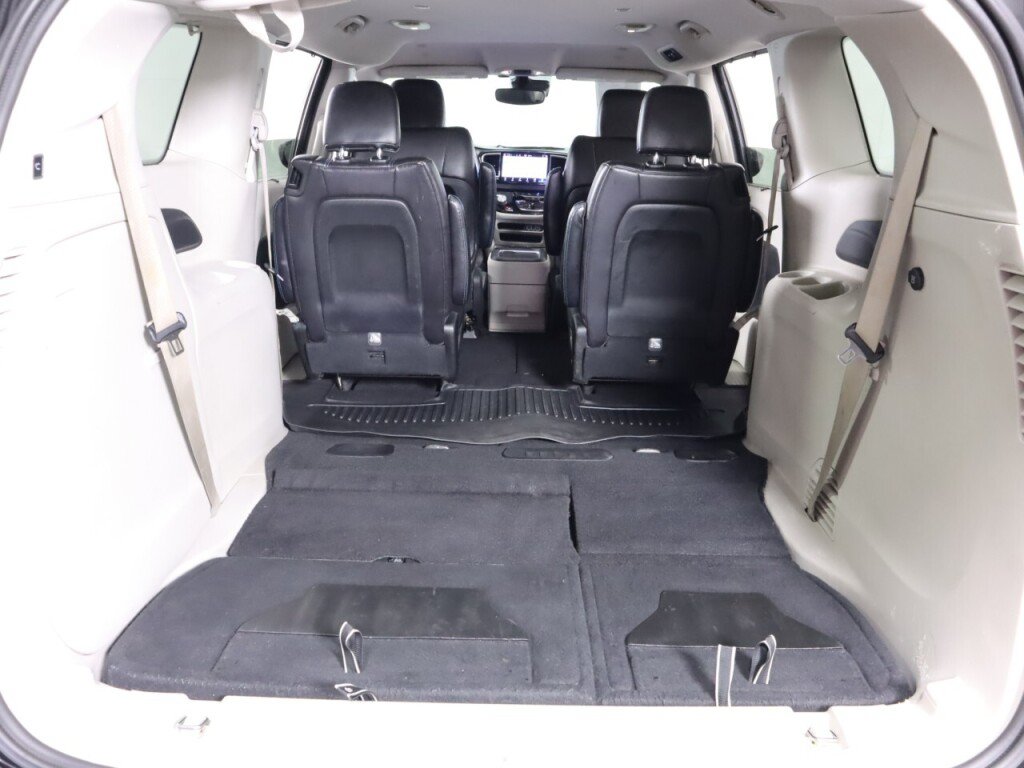 Used 2021 Chrysler Pacifica Touring-L FWD image 34