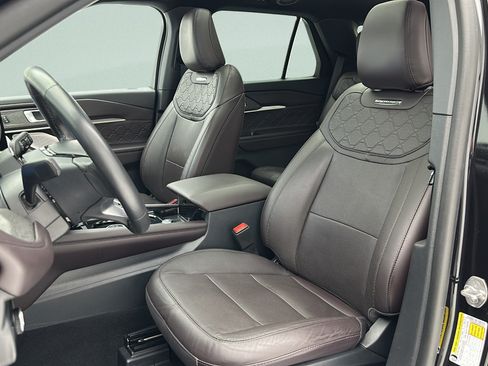 Used 2025 Ford Explorer Platinum w/ LUX Leather Package AWD/4WD image 15