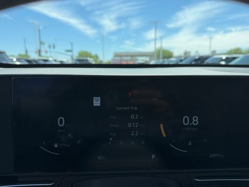 Used 2024 Hyundai Kona Limited AWD/4WD image 10