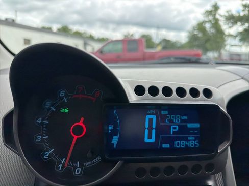 Used 2015 Chevrolet Sonic LT FWD image 10