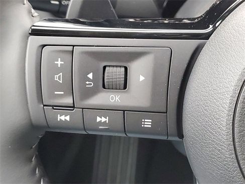 New 2025 Nissan Pathfinder SL image 11