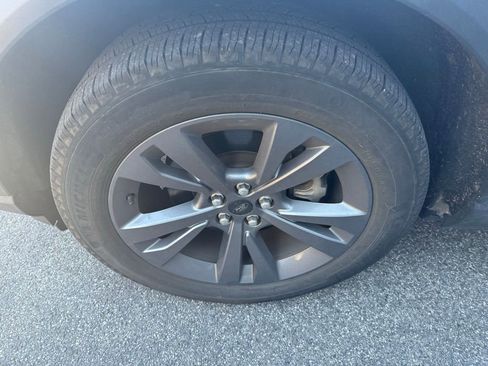 Used 2023 Ford Explorer XLT w/ Equipment Group 202A image 5