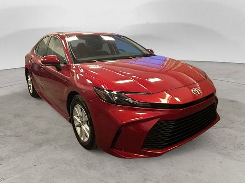 Used 2025 Toyota Camry LE FWD image 7