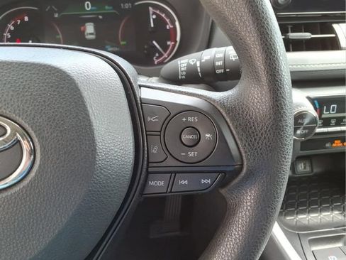 Used 2025 Toyota RAV4 XLE FWD image 17