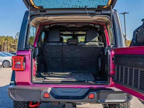 Used 2024 Jeep Wrangler Unlimited Rubicon w/ Technology Group image 17