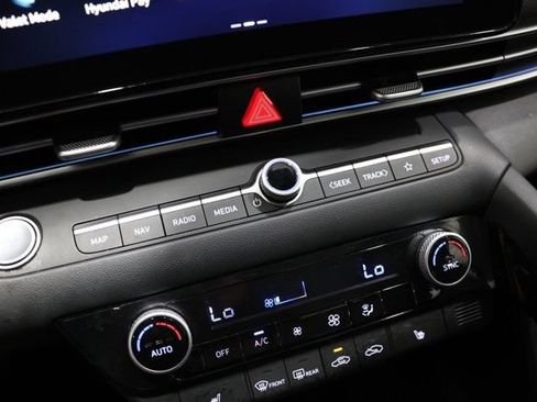 Used 2025 Hyundai Elantra Limited FWD image 25
