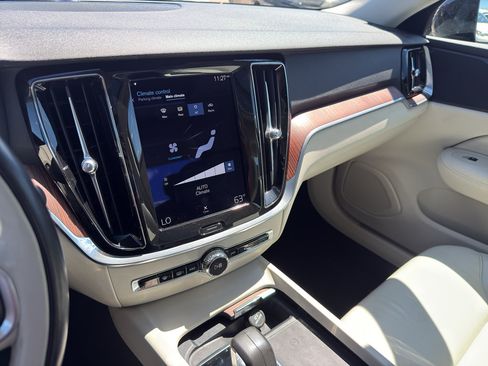 Used 2022 Volvo S60 B5 Inscription FWD image 22