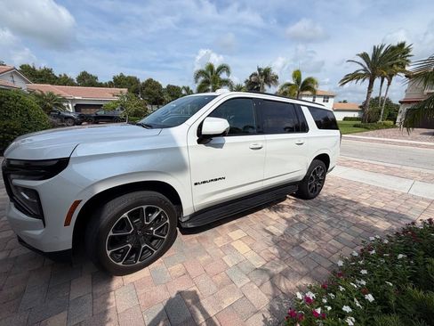 Used 2025 Chevrolet Suburban RST w/ Comfort Package RWD image 3