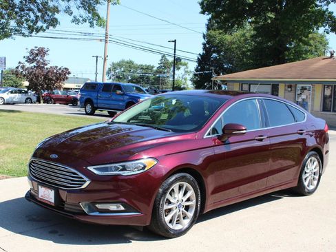 Used 2017 Ford Fusion SE w/ Fusion SE Technology Package FWD image 5