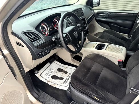 Used 2014 Dodge Grand Caravan SXT image 11
