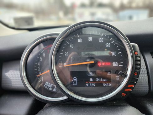 Used 2016 MINI Cooper 4-Door Hardtop w/ Cold Weather Package image 32