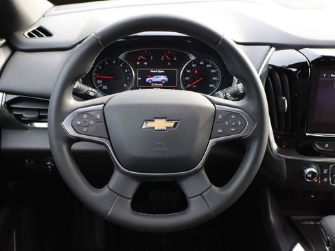 Used 2023 Chevrolet Traverse LT image 18