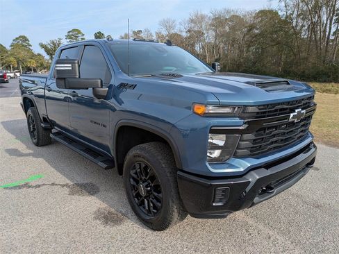 Used 2025 Chevrolet Silverado 2500 Custom w/ Custom Convenience Package image 2