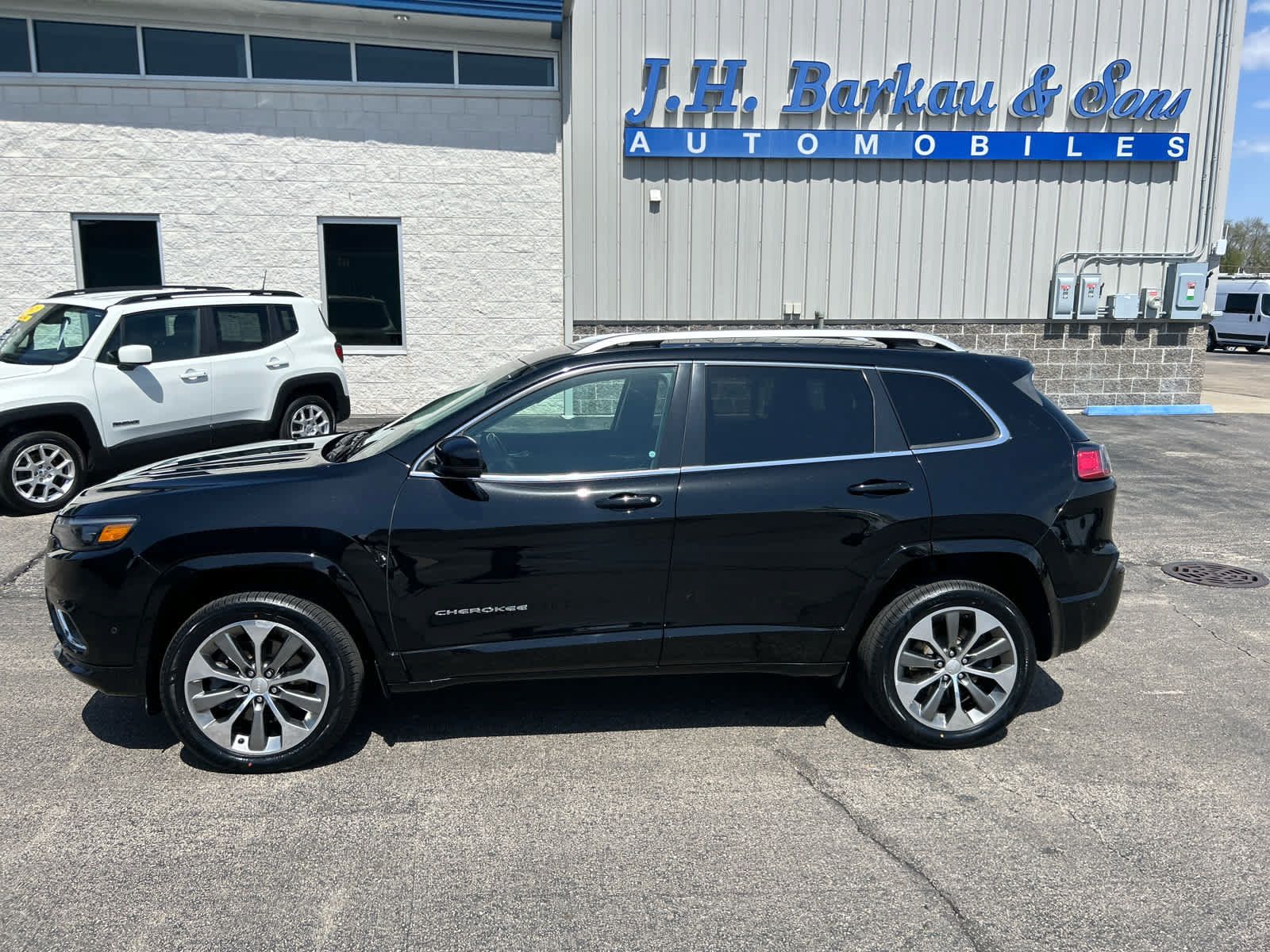 Used 2019 Jeep Cherokee Overland w/ Technology Group AWD/4WD image 7