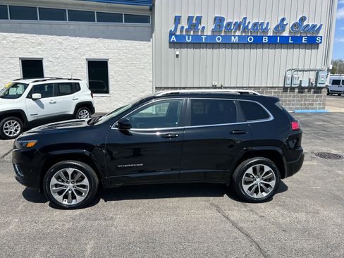 Used 2019 Jeep Cherokee Overland w/ Technology Group AWD/4WD image 7