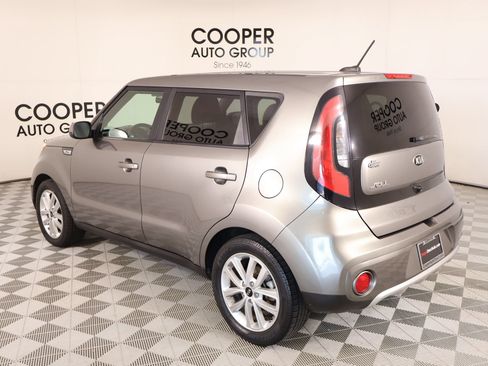 Used 2018 Kia Soul + FWD image 21