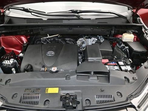 Used 2018 Toyota Highlander SE image 20