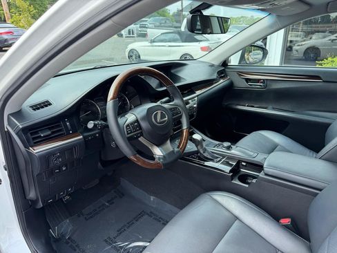 Used 2016 Lexus ES 350 w/ Premium Package w/Wood Trim FWD image 10