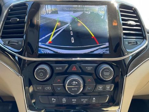 Used 2021 Jeep Grand Cherokee Overland AWD/4WD image 23