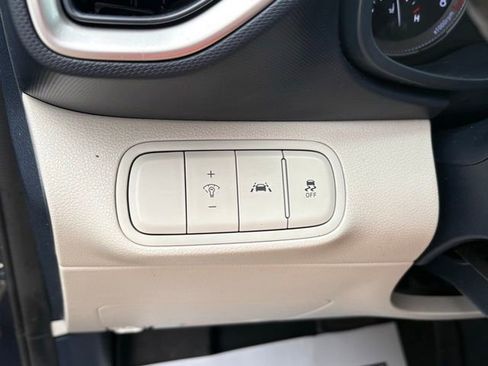 Used 2021 Hyundai Venue FWD image 23