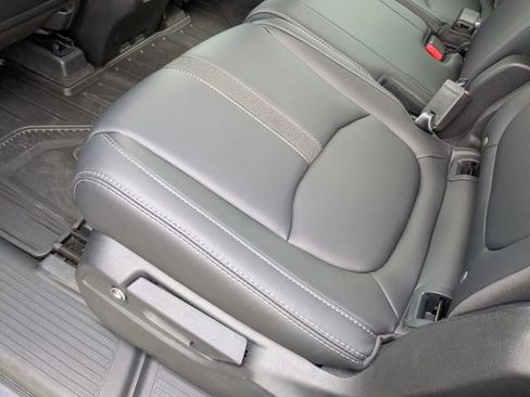 Certified 2025 Honda Pilot Touring image 37