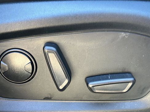 Used 2023 Ford Explorer XLT w/ Equipment Group 202A image 26