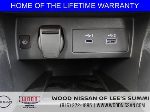 New 2025 Nissan Versa SR w/ Trunk Package image 31