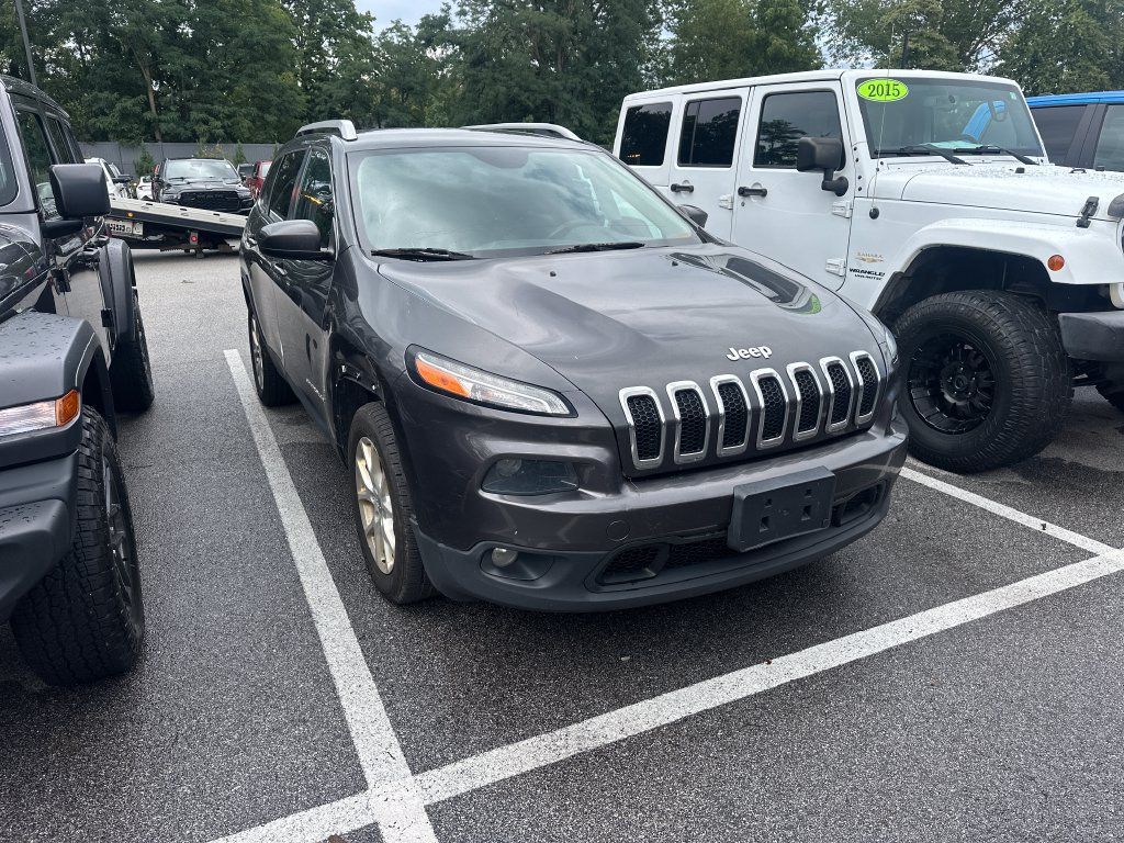 Used 2014 Jeep Cherokee Latitude w/ Cold Weather Group FWD image 4